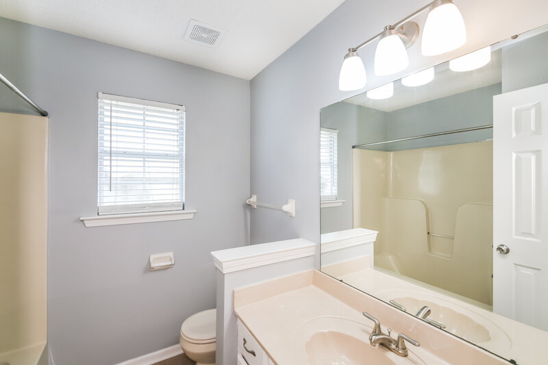 2,400/Mo, 11203 Cashmere Wood Dr Arlington, TN 38002 Bathroom View