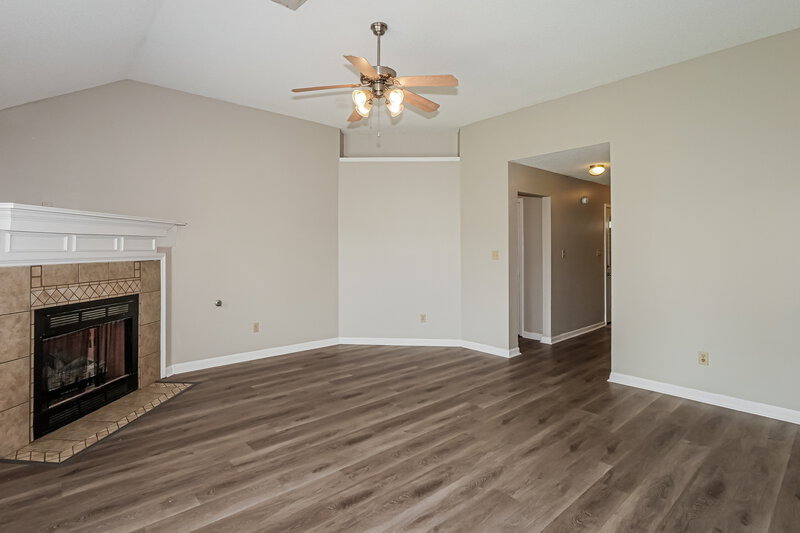 1,735/Mo, 7470 Jennifer Dr Horn Lake, MS 38637 Living Room View 2