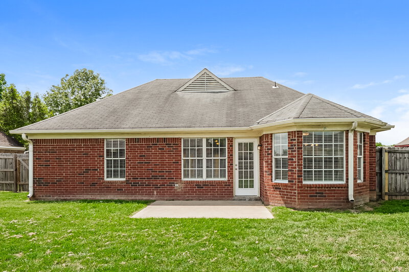 1,735/Mo, 7470 Jennifer Dr Horn Lake, MS 38637 Rear View