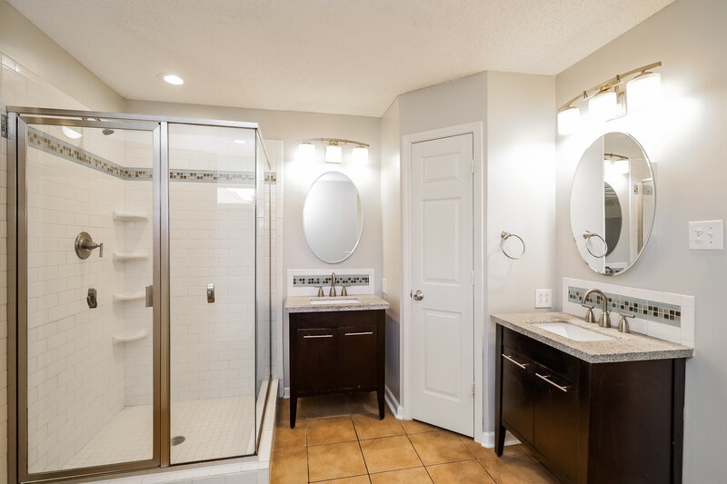 1,755/Mo, 6604 Millgrove Park Dr Bartlett, TN 38135 Main Bathroom View
