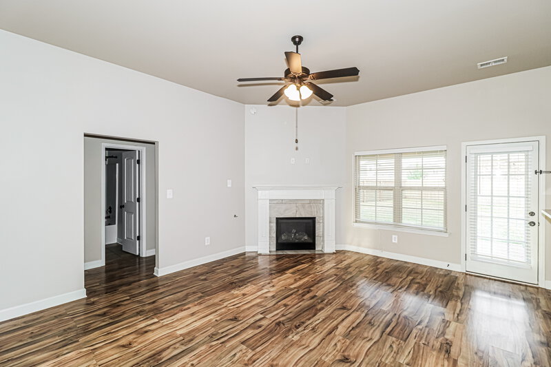 2,310/Mo, 3568 Marion Ln Southaven, MS 38672 Living Room View 2