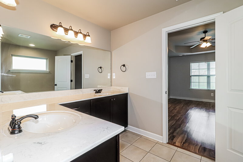 2,310/Mo, 3568 Marion Ln Southaven, MS 38672 Main Bathroom View