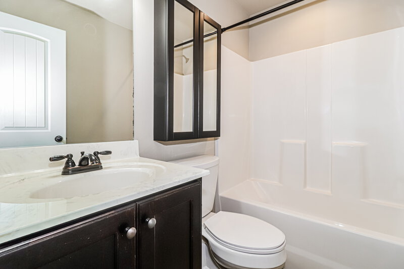 2,310/Mo, 3568 Marion Ln Southaven, MS 38672 Bathroom View