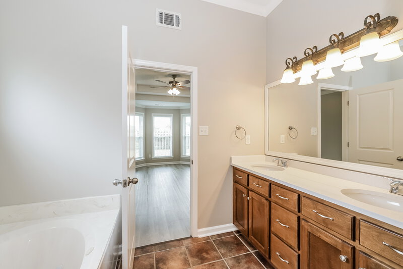 2,195/Mo, 65 Caitlyn Geneva Cv Oakland, TN 38060 Main Bathroom View 2