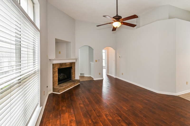 1,970/Mo, 7941 Carmen Cv Memphis, TN 38125 Living Room View 2