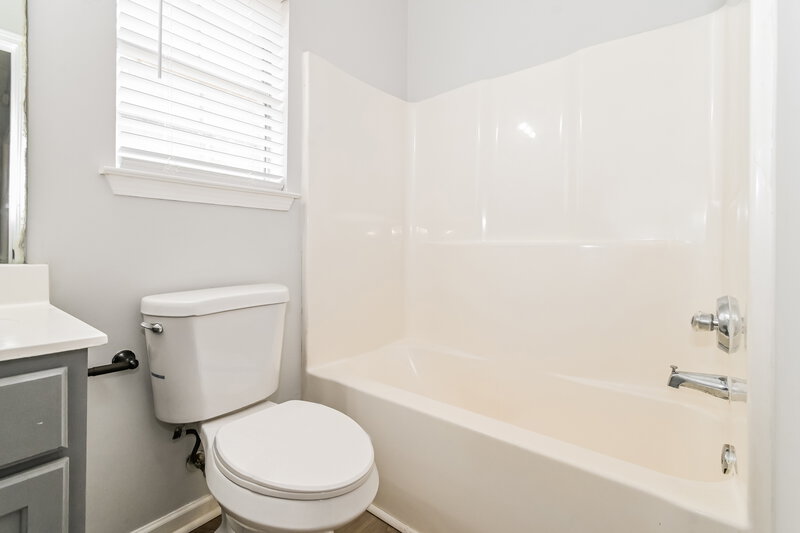 1,970/Mo, 7941 Carmen Cv Memphis, TN 38125 Bathroom View