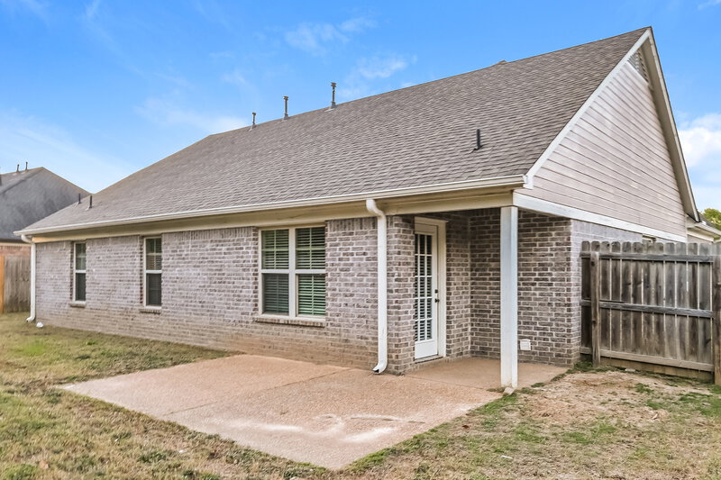 1,870/Mo, 1349 Shetland Dr Southaven, MS 38671 Rear View