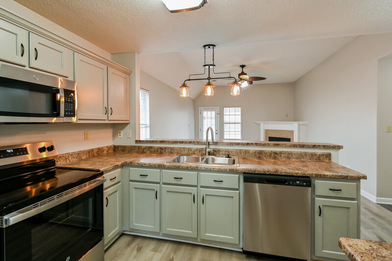 1,960/Mo, 8262 Regal Bend Dr Olive Branch, MS 38654 Kitchen View 2
