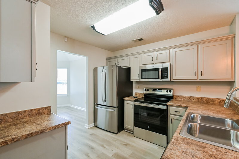 1,960/Mo, 8262 Regal Bend Dr Olive Branch, MS 38654 Kitchen View 3