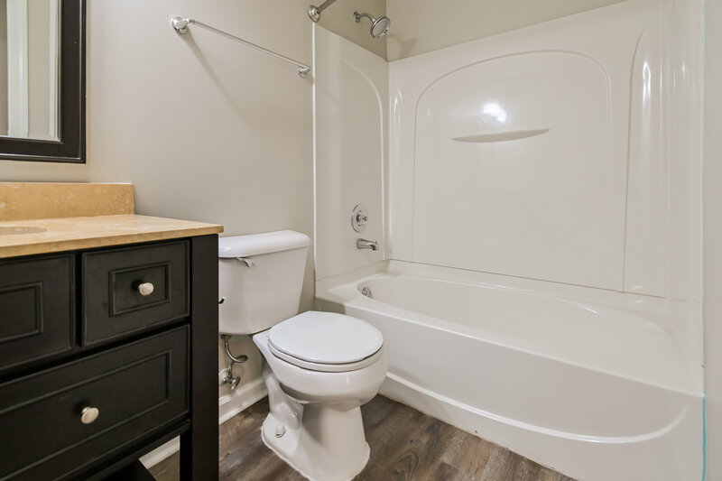 1,960/Mo, 8262 Regal Bend Dr Olive Branch, MS 38654 Bathroom View