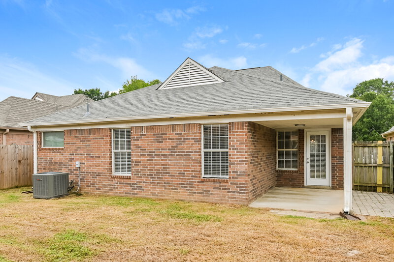 1,960/Mo, 8262 Regal Bend Dr Olive Branch, MS 38654 Rear View