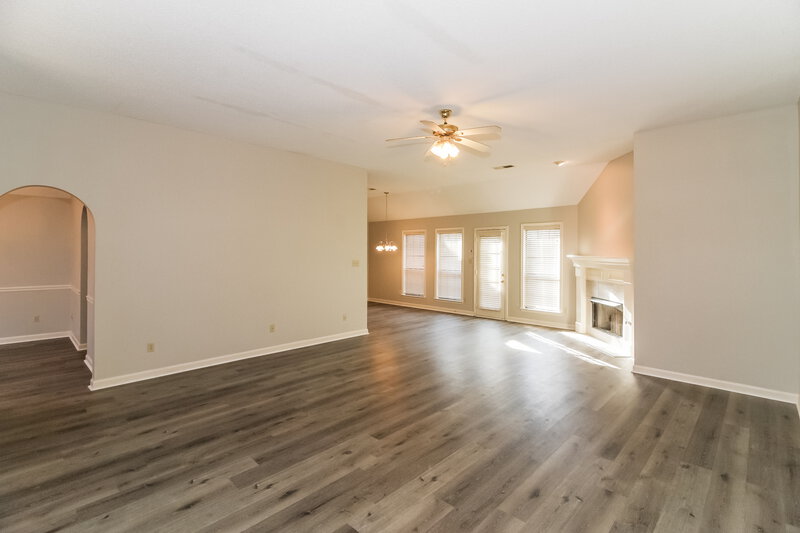 2,535/Mo, 4971 Rabbit Chase Ln Arlington, TN 38002 Living Room View 2