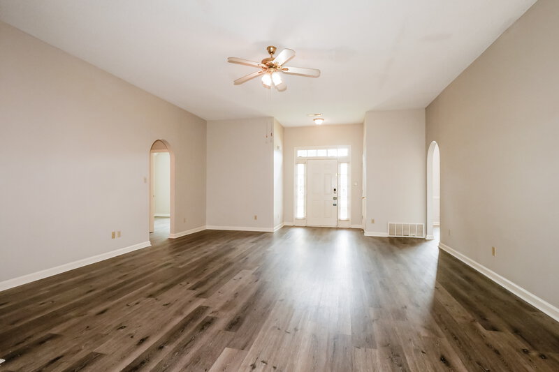 1,925/Mo, 4971 Rabbit Chase Ln Arlington, TN 38002 Living Room View 2