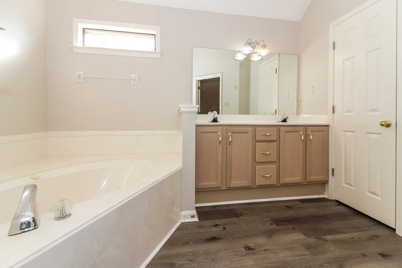 2,535/Mo, 4971 Rabbit Chase Ln Arlington, TN 38002 Main Bathroom View 2
