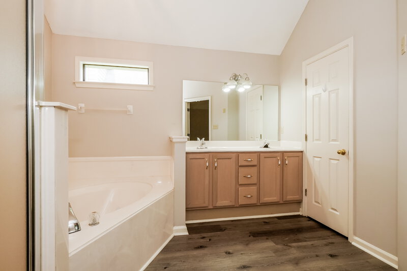 1,925/Mo, 4971 Rabbit Chase Ln Arlington, TN 38002 Main Bathroom View