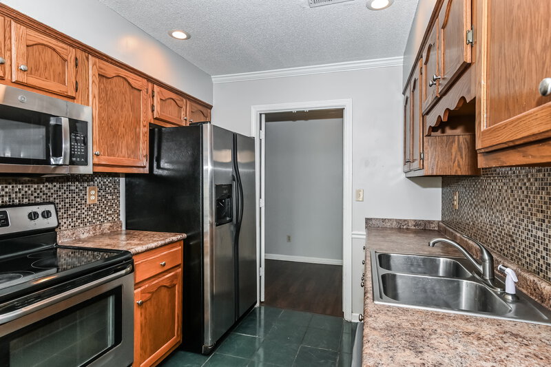 1,795/Mo, 7772 Stacey Dr Southaven, MS 38671 Kitchen View 2
