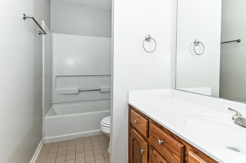 1,795/Mo, 7772 Stacey Dr Southaven, MS 38671 Bathroom View