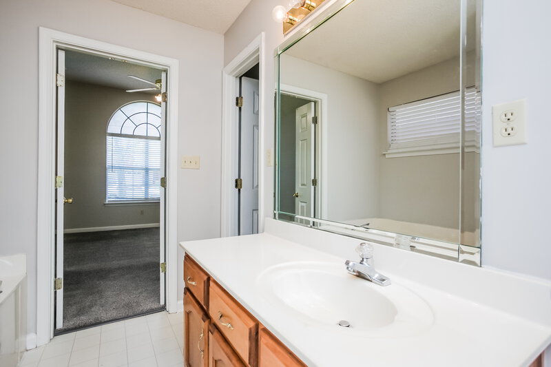 2,580/Mo, 8459 Cross Point Dr Olive Branch, MS 38654 Main Bathroom View 2