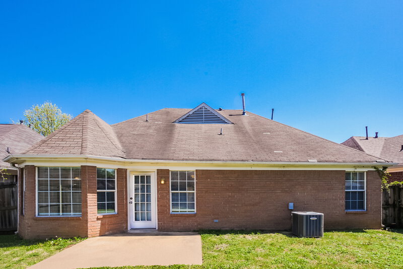 2,580/Mo, 8459 Cross Point Dr Olive Branch, MS 38654 Rear View