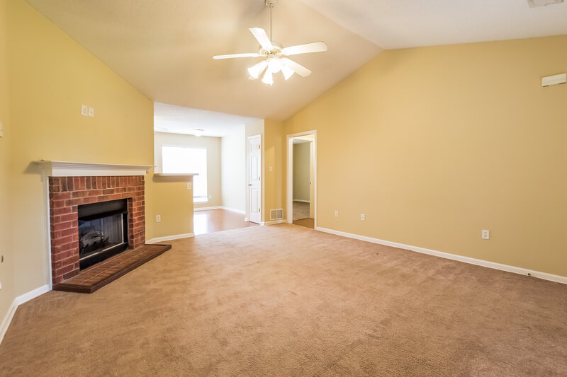 1,725/Mo, 1701 Sarah Ann Dr W Southaven, MS 38671 Living Room View