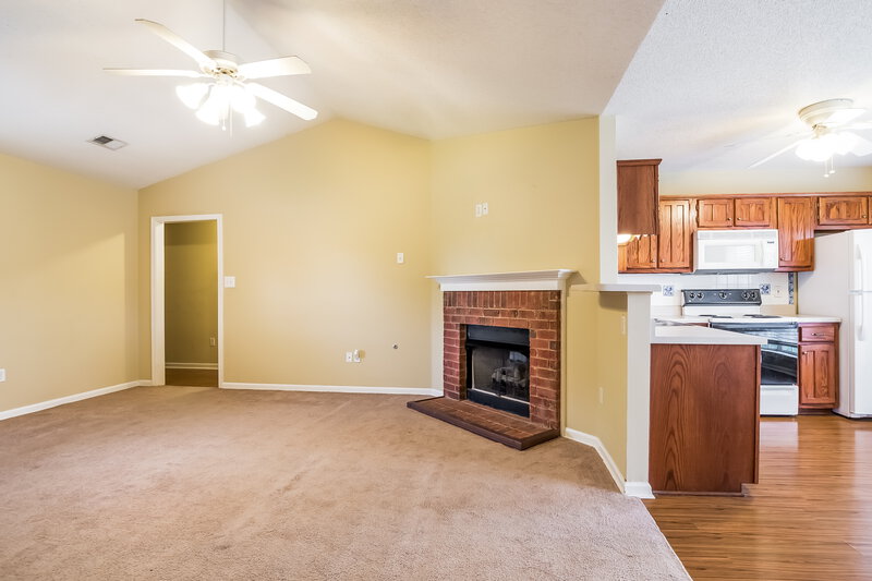 1,725/Mo, 1701 Sarah Ann Dr W Southaven, MS 38671 Living Room View 3