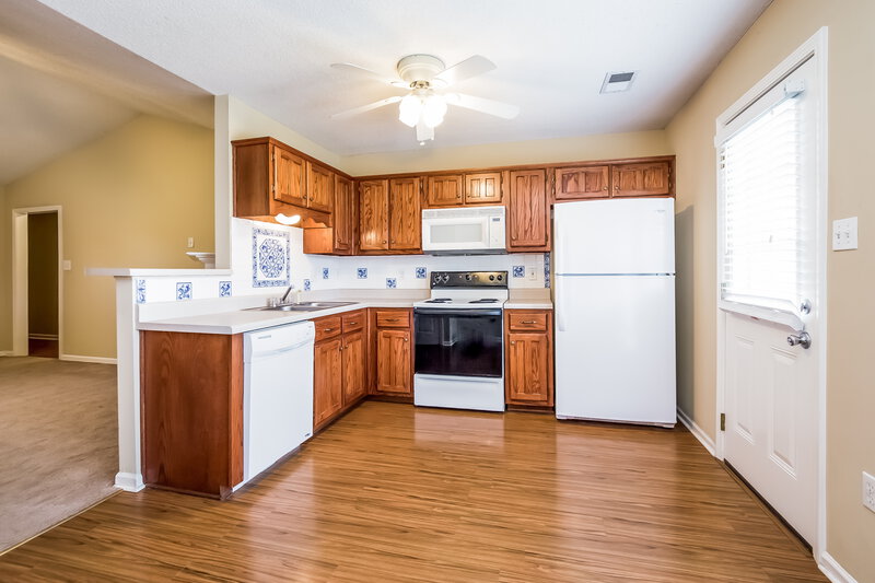 1,725/Mo, 1701 Sarah Ann Dr W Southaven, MS 38671 Kitchen View