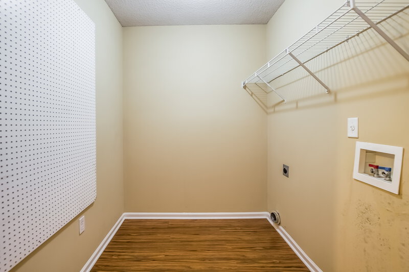 1,725/Mo, 1701 Sarah Ann Dr W Southaven, MS 38671 Walk In Closet View