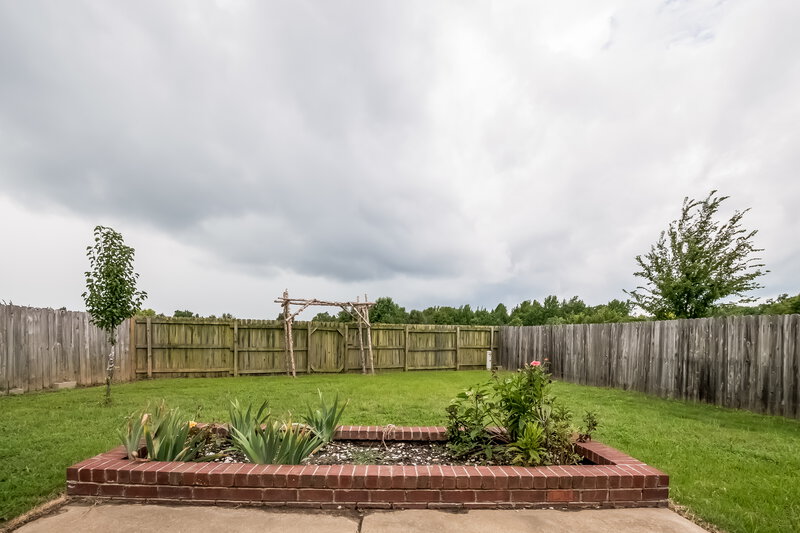 1,725/Mo, 1701 Sarah Ann Dr W Southaven, MS 38671 Rear View