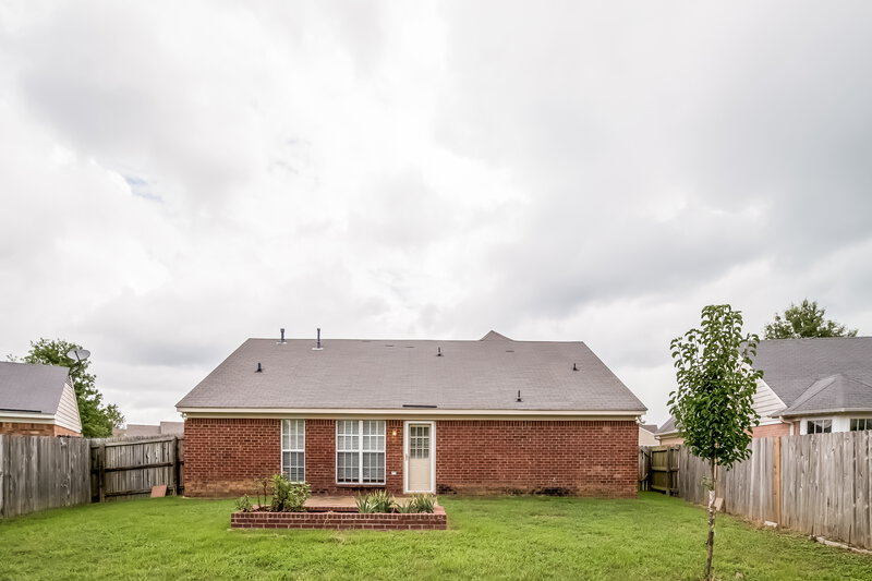 1,725/Mo, 1701 Sarah Ann Dr W Southaven, MS 38671 Rear View 3