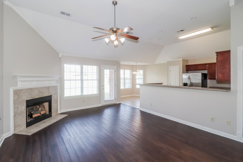 1,800/Mo, 6254 Ravenwood Park N Horn Lake, MS 38637 Living Room View