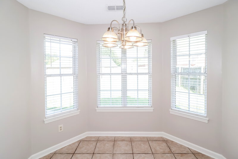 1,800/Mo, 6254 Ravenwood Park N Horn Lake, MS 38637 Dining Room View