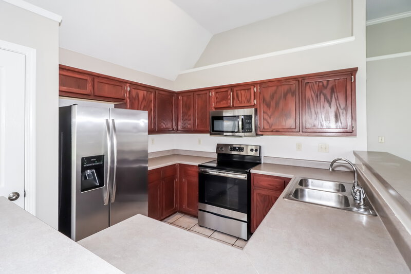 1,800/Mo, 6254 Ravenwood Park N Horn Lake, MS 38637 Kitchen View 2