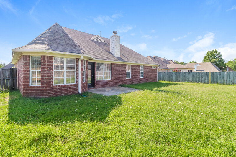 1,800/Mo, 6254 Ravenwood Park N Horn Lake, MS 38637 Rear View