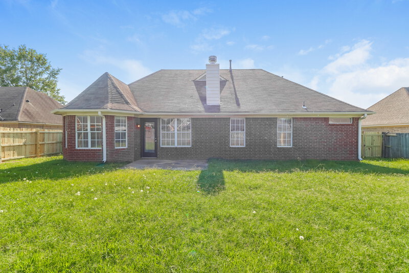 1,800/Mo, 6254 Ravenwood Park N Horn Lake, MS 38637 Rear View 2