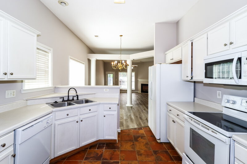 2,110/Mo, 5513 Mary Ln Arlington, TN 38002 Kitchen View 2