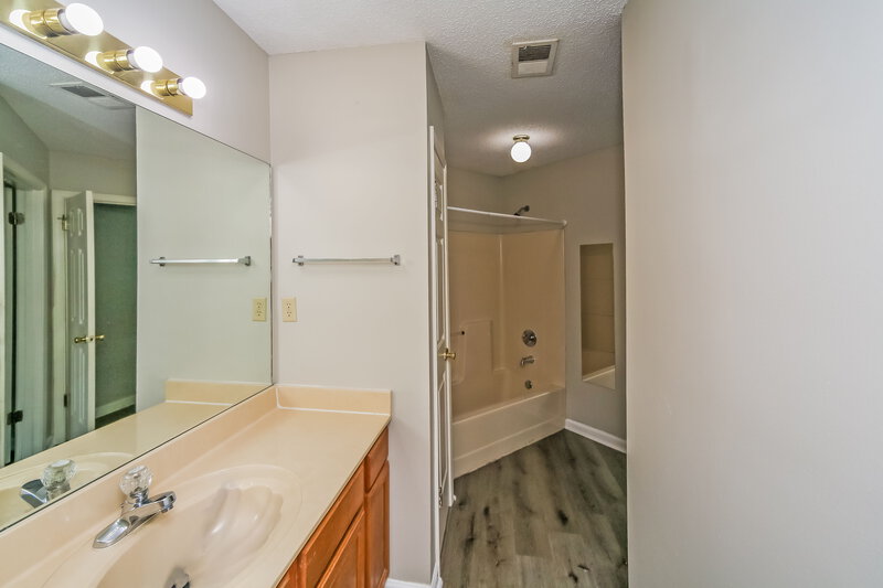 2,410/Mo, 7107 Puddin Ln Cordova, TN 38018 Main Bathroom View