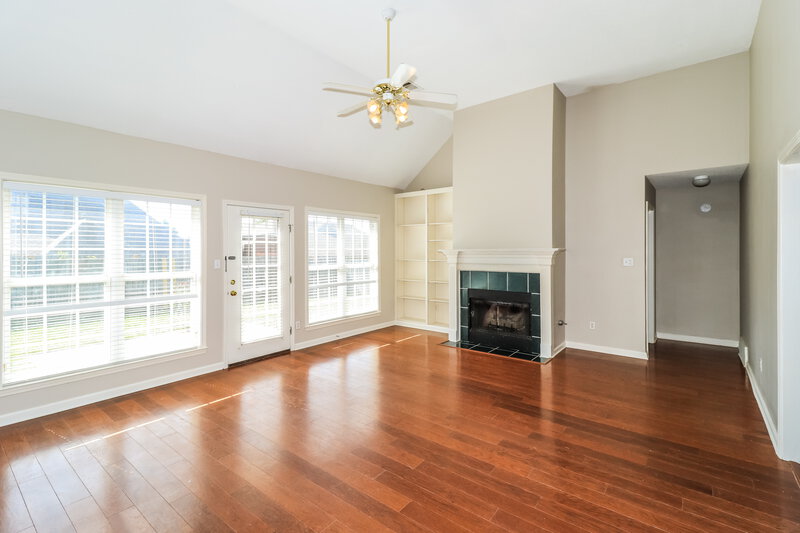 3,270/Mo, 5061 Thornebrook Cv Arlington, TN 38002 Living Room View