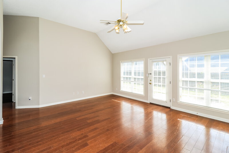 3,270/Mo, 5061 Thornebrook Cv Arlington, TN 38002 Living Room View 2