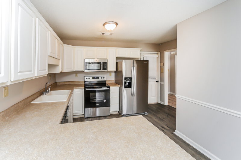 2,120/Mo, 9240 Chalkwell Ave Cordova, TN 38016 Kitchen View 2