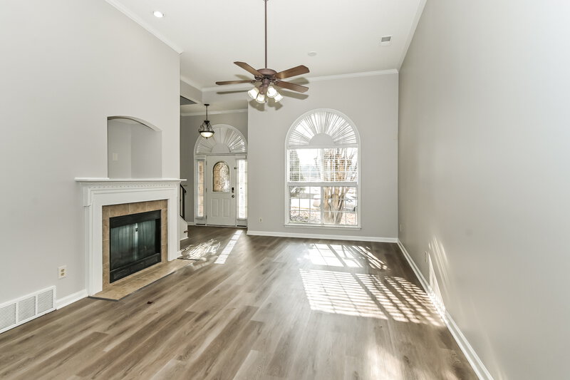 1,890/Mo, 10098 Sutton Ridge Ln Cordova, TN 38016 Living Room View 2