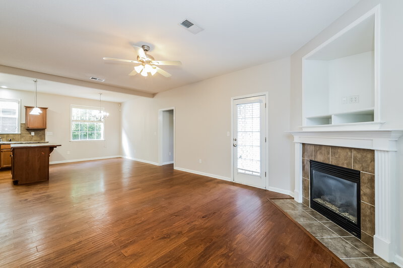 2,510/Mo, 4944 Shaws Ridge Trl Arlington, TN 38002 Living Room View 2