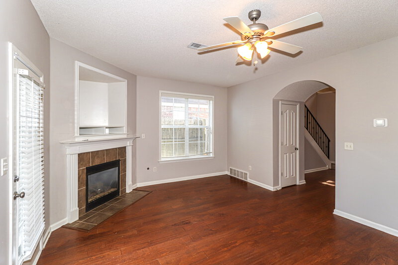 2,165/Mo, 4944 Shaws Ridge Trl Arlington, TN 38002 Living Room View 2