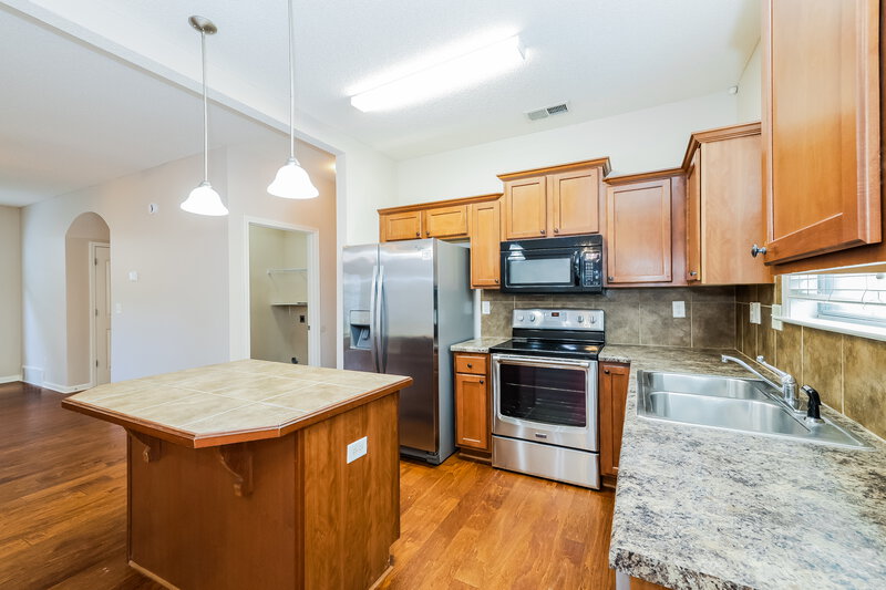 2,510/Mo, 4944 Shaws Ridge Trl Arlington, TN 38002 Kitchen View 2