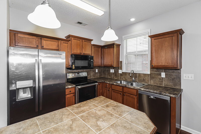 2,165/Mo, 4944 Shaws Ridge Trl Arlington, TN 38002 Kitchen View 2