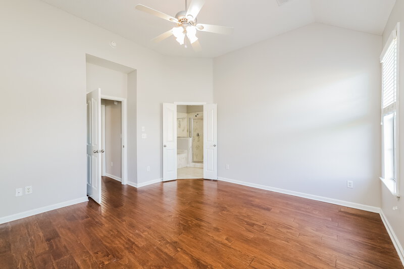2,510/Mo, 4944 Shaws Ridge Trl Arlington, TN 38002 Main Bedroom View 2