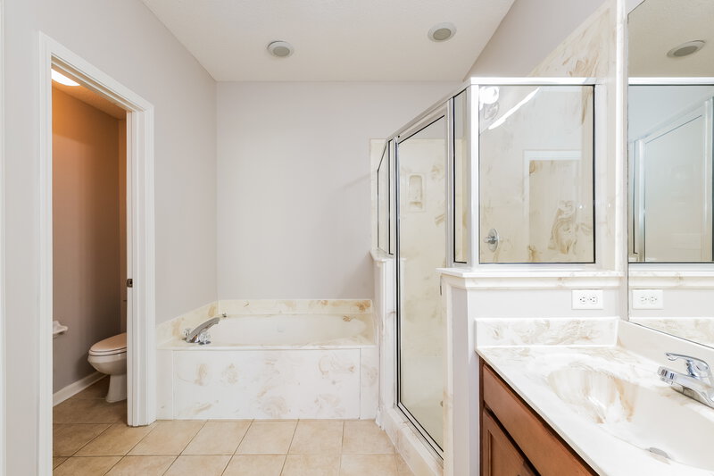 2,510/Mo, 4944 Shaws Ridge Trl Arlington, TN 38002 Main Bathroom View 2