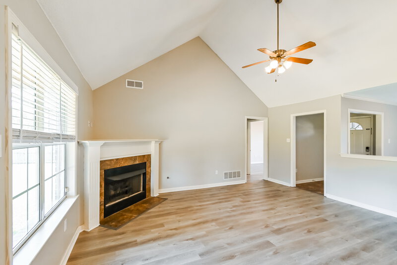 1,750/Mo, 345 Winding Creek Dr Oakland, TN 38060 Living Room View 2