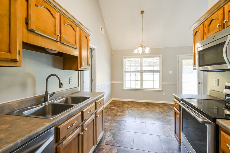 1,750/Mo, 345 Winding Creek Dr Oakland, TN 38060 Kitchen View 2