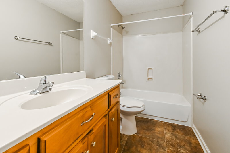1,750/Mo, 345 Winding Creek Dr Oakland, TN 38060 Bathroom View