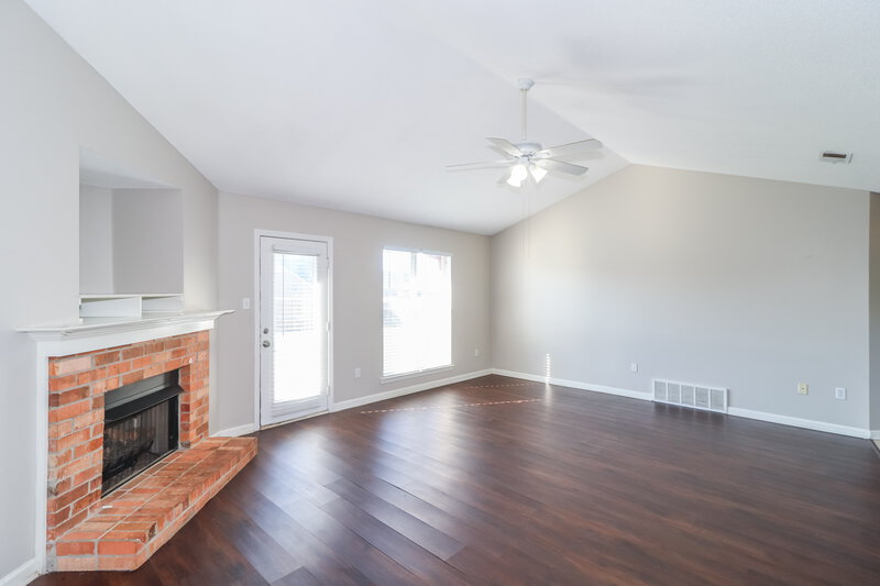1,710/Mo, 6685 Edmonton St Horn Lake, MS 38637 Living Room View